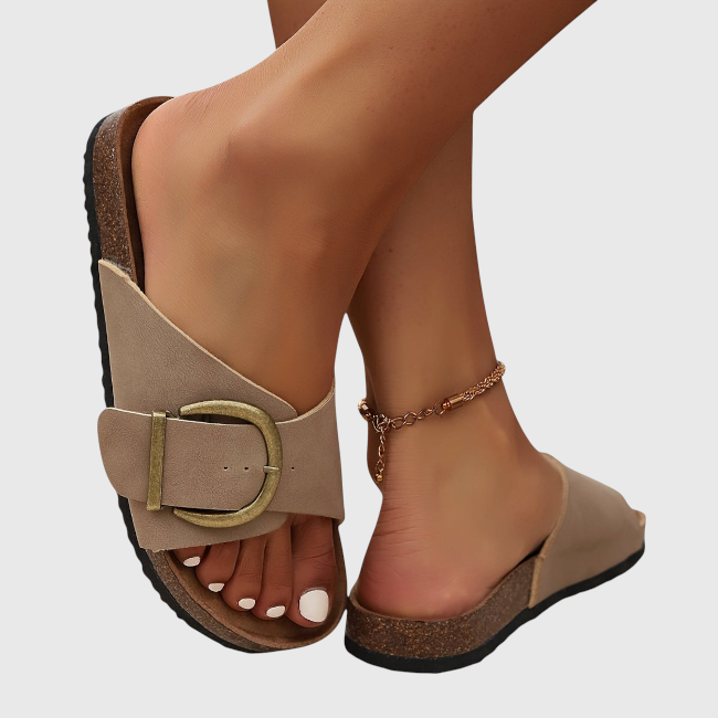 נועה – סנדלי אבזם