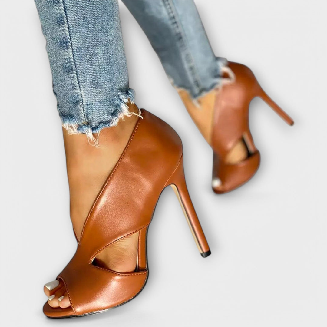 סנדלי אורטו טרנדי עם עקב אלגנטי