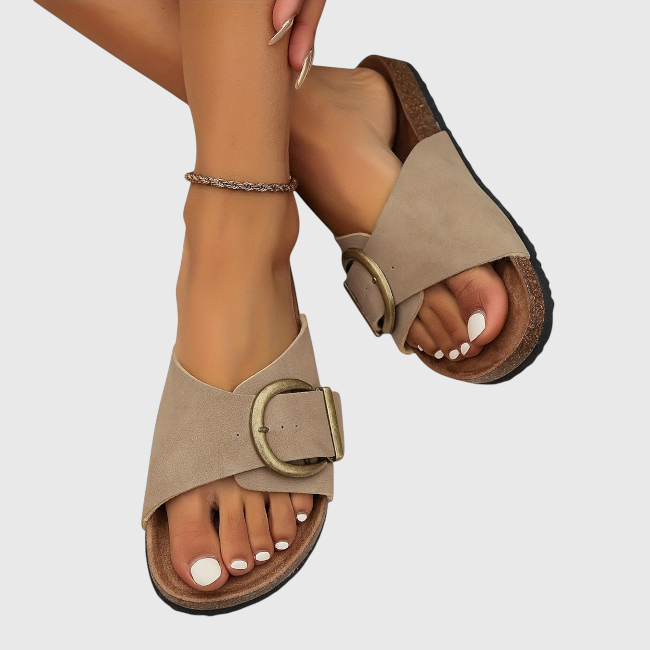 נועה – סנדלי אבזם