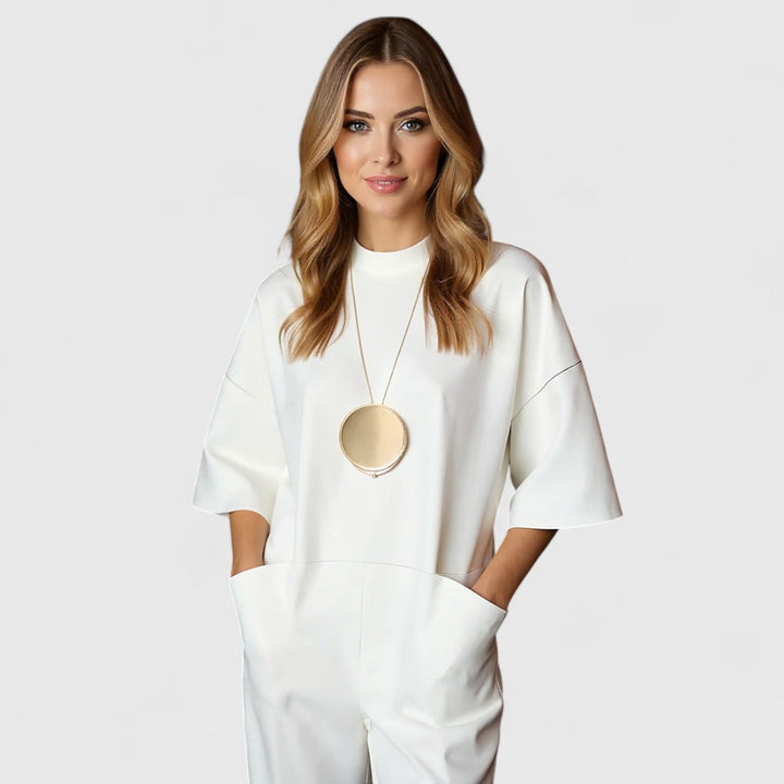 אליזינה - חליפת אלגנטית עם שרוולים קצרים