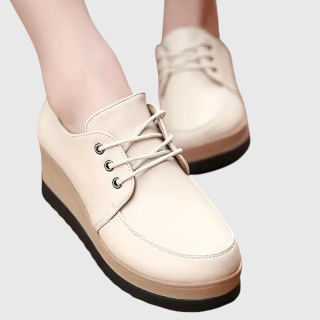 מיכל – נעלי שרוכים