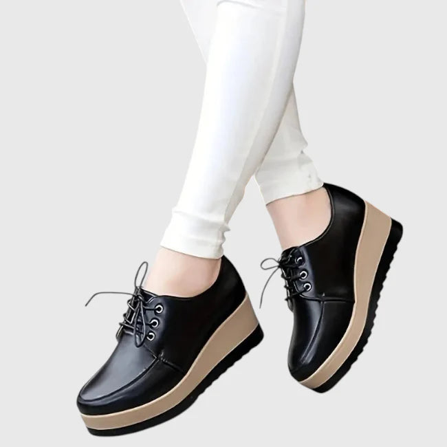 מיכל – נעלי שרוכים