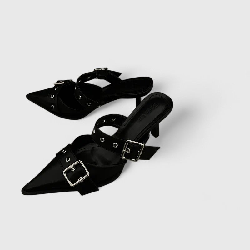 נעלי עקב עם אבזם מתכת